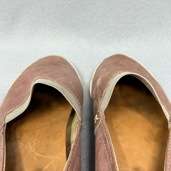 FRYE Melanie Rose Taupe Italian Leather Distressed Flat Loafers Size 6M. - Picture 13 of 13